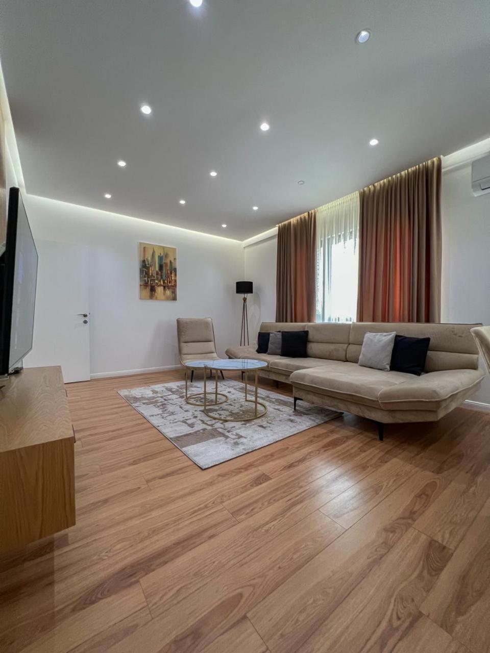 Lux Apartment At Arlis ติรานา ภายนอก รูปภาพ