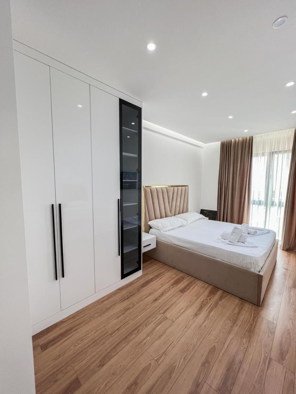 Lux Apartment At Arlis ติรานา ภายนอก รูปภาพ
