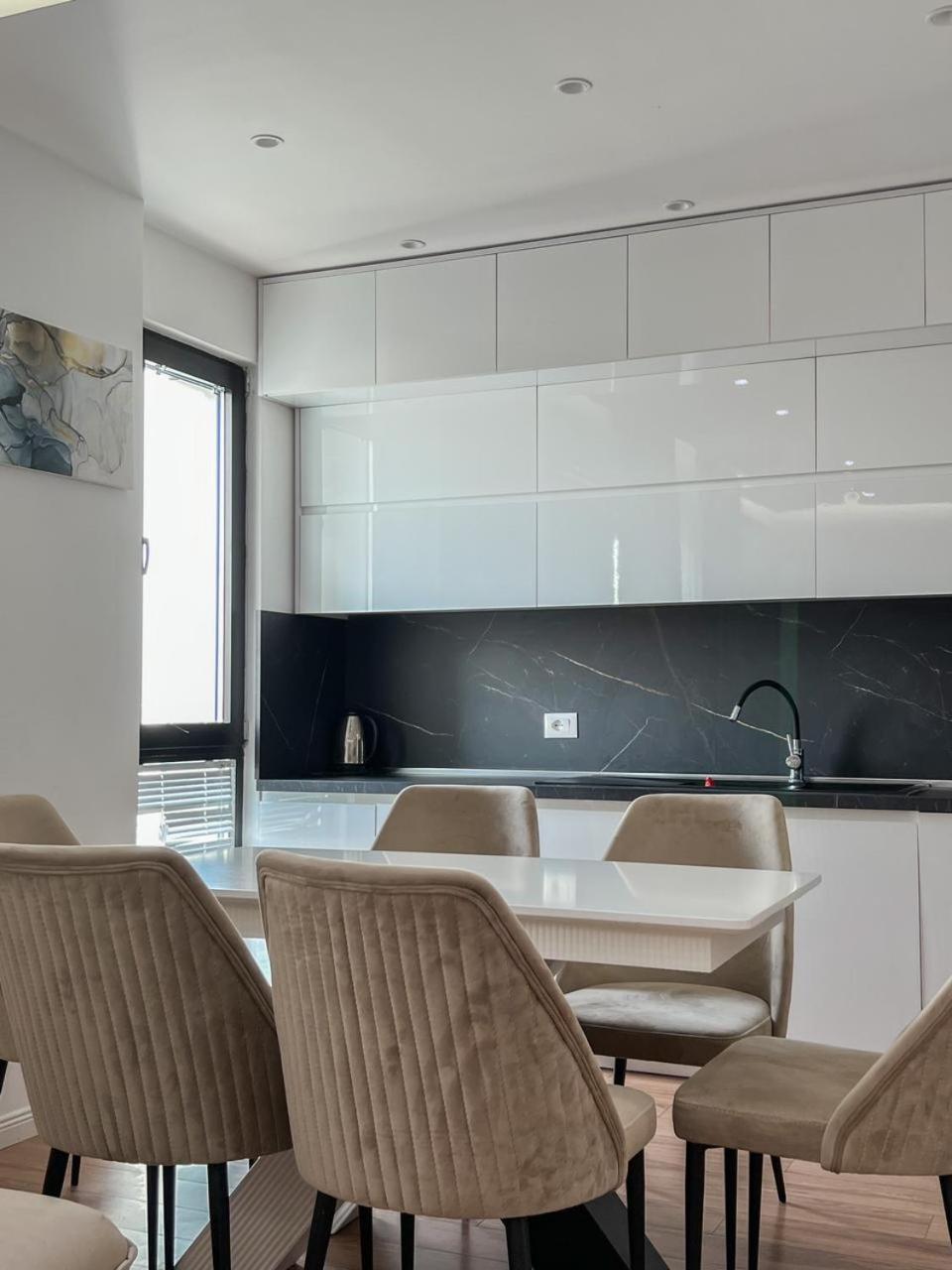 Lux Apartment At Arlis ติรานา ภายนอก รูปภาพ
