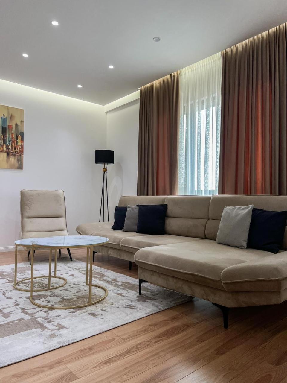 Lux Apartment At Arlis ติรานา ภายนอก รูปภาพ