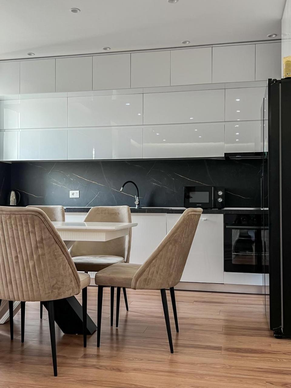 Lux Apartment At Arlis ติรานา ภายนอก รูปภาพ