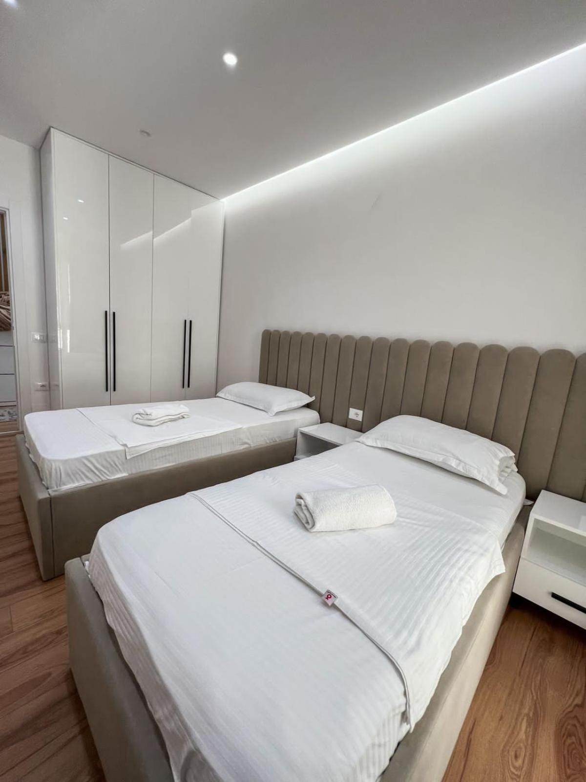 Lux Apartment At Arlis ติรานา ภายนอก รูปภาพ